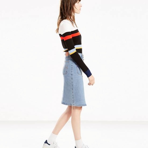 ( sold) Levis Light Wash Button Down Skirt - Picture 3 of 3